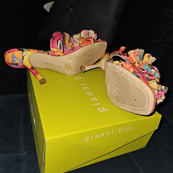 GIANNI BINI HARDAWAY SANDAL FLORAL size 9.5 - Picture 5 of 6